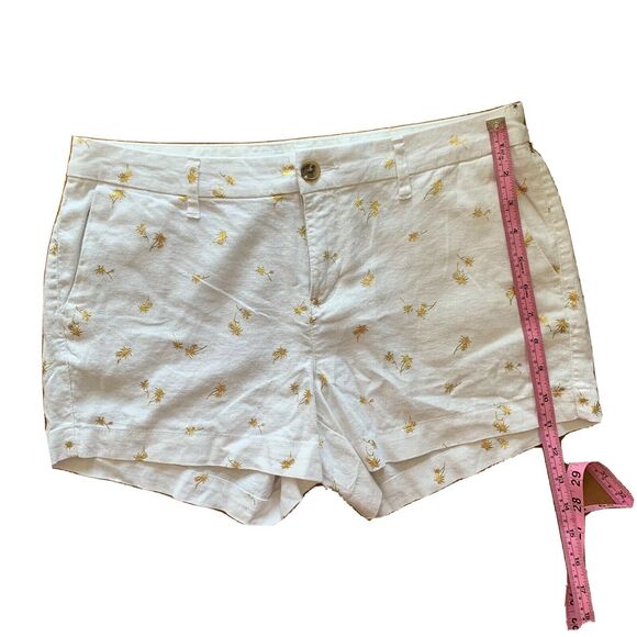 Old Navy White Gold Palm patterned shorts size 6 Flat Front - Picture 3 of 9